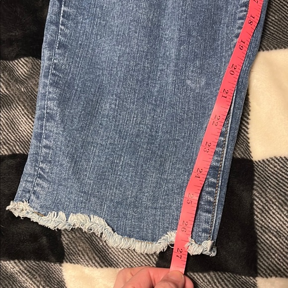 Torrid #Feelthefit Crop Boyfriend Vintage Stretch Blue Distressed Jeans size 22 - Picture 5 of 15